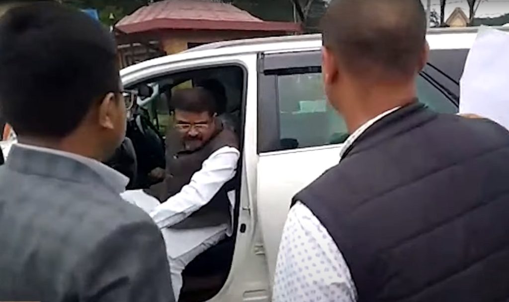 Education Minister Dharmendra Pradhan gets off vehicle to listen to KSU on ILP